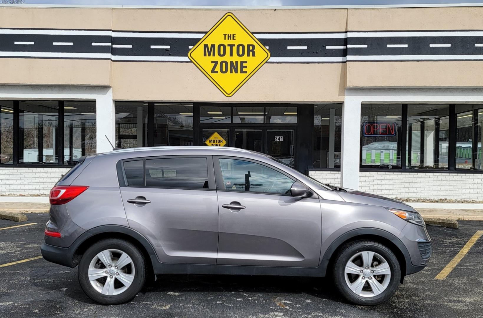 2013 Gray /Black Kia Sportage LX FWD (KNDPB3A22D7) with an 2.4 Liter engine, 6-Speed Automatic transmission, located at 341 N White Horse Pike, Lawnside, NJ, 08045, (856) 262-9500, 39.855621, -75.027451 - Photo#2